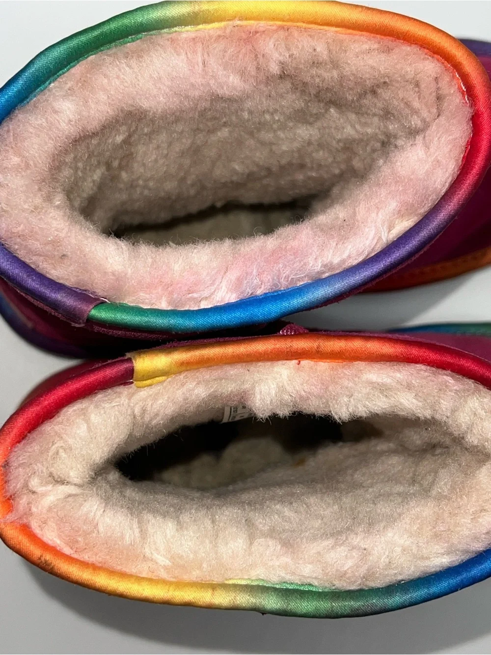 UGG Classic Rainbow‎ Short Fushia Pink Suede Youth Sz 3 in Time for Back School